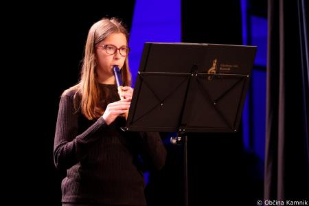 A me slišiš Pet čevljev merim, palcev pet (28)